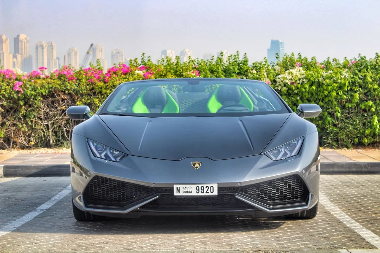 Lamborghini Huracan Evo Spyder
 - Luxury car rental Dubai