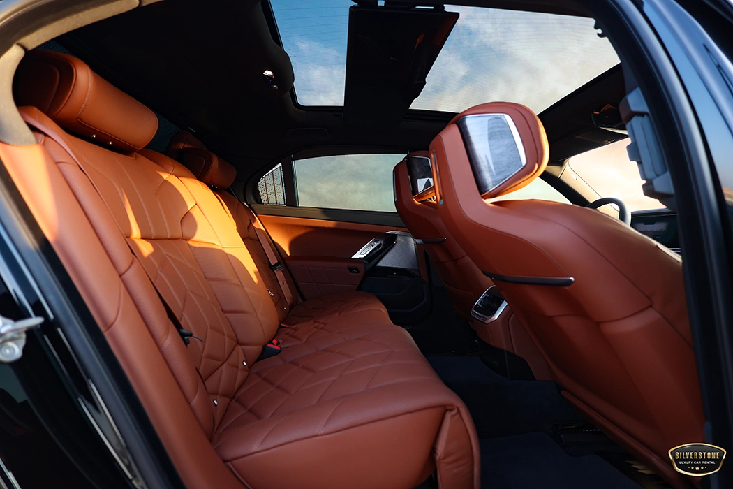 BMW 7 Series - Image 2